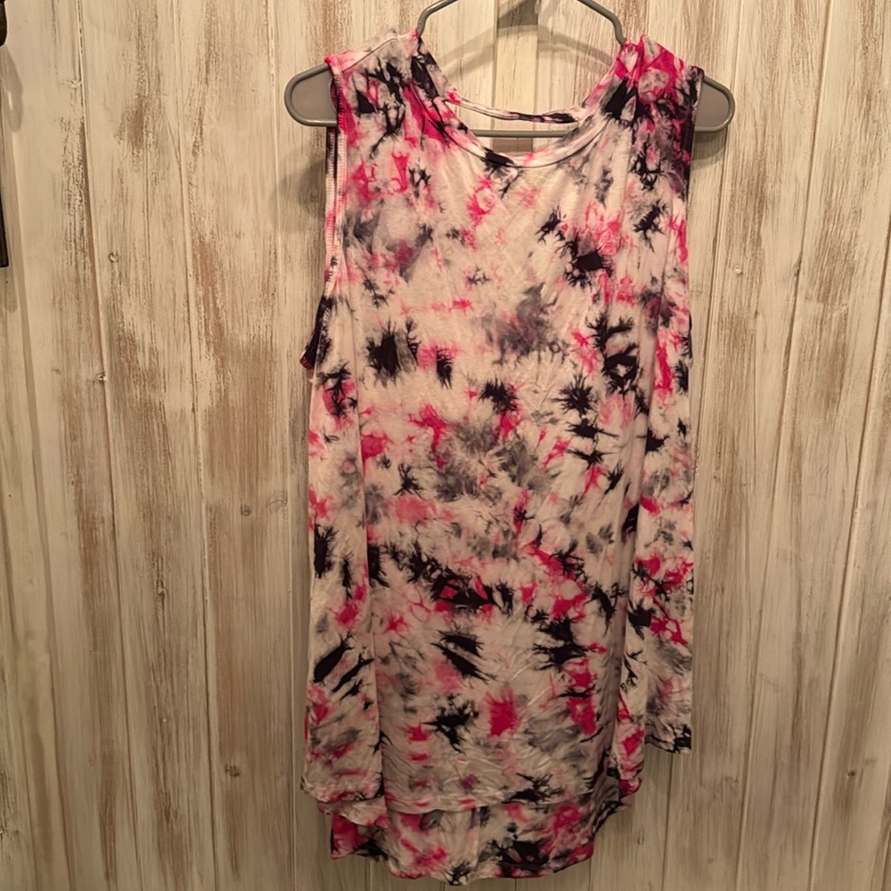 Livi sleeveless top